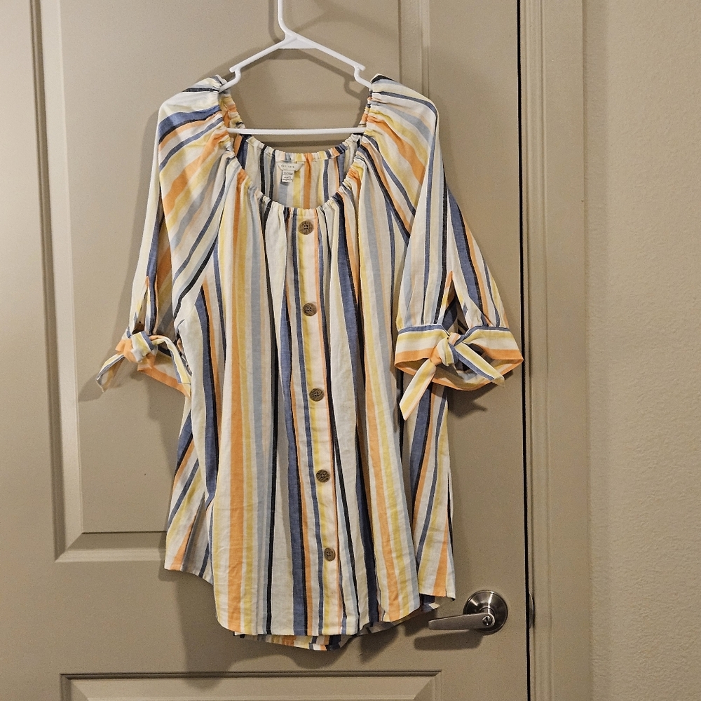 22/24W Striped Button-Up Women's Top with Tied Sleeves